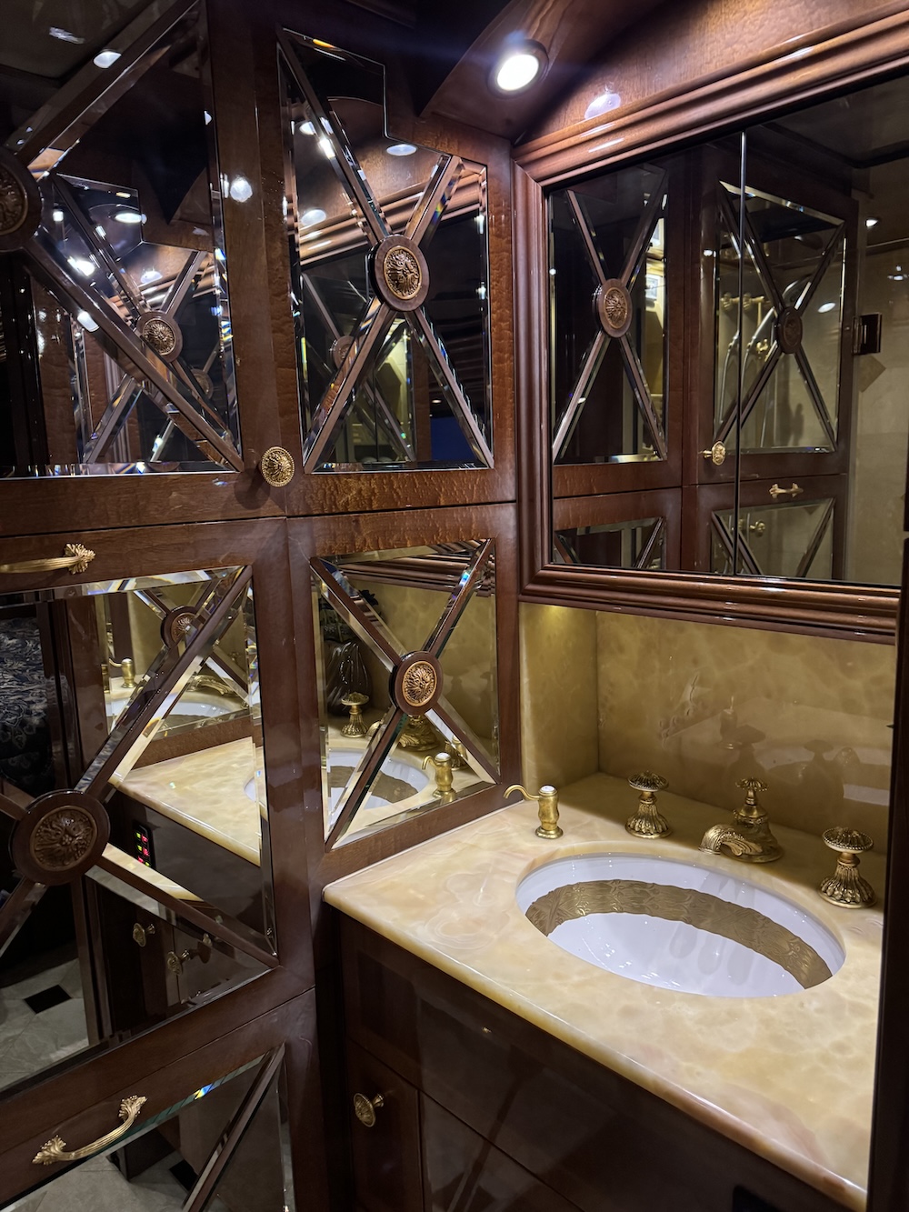 2009 Prevost Featherlite H3-45 For Sale