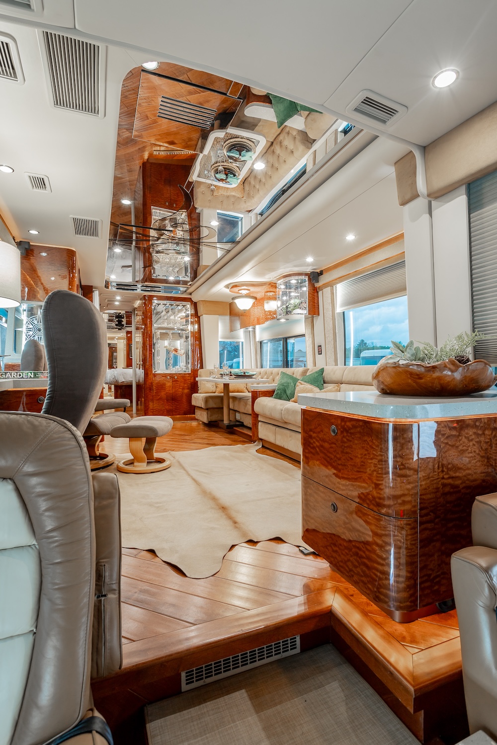 2009 Prevost Featherlite H3-45 For Sale