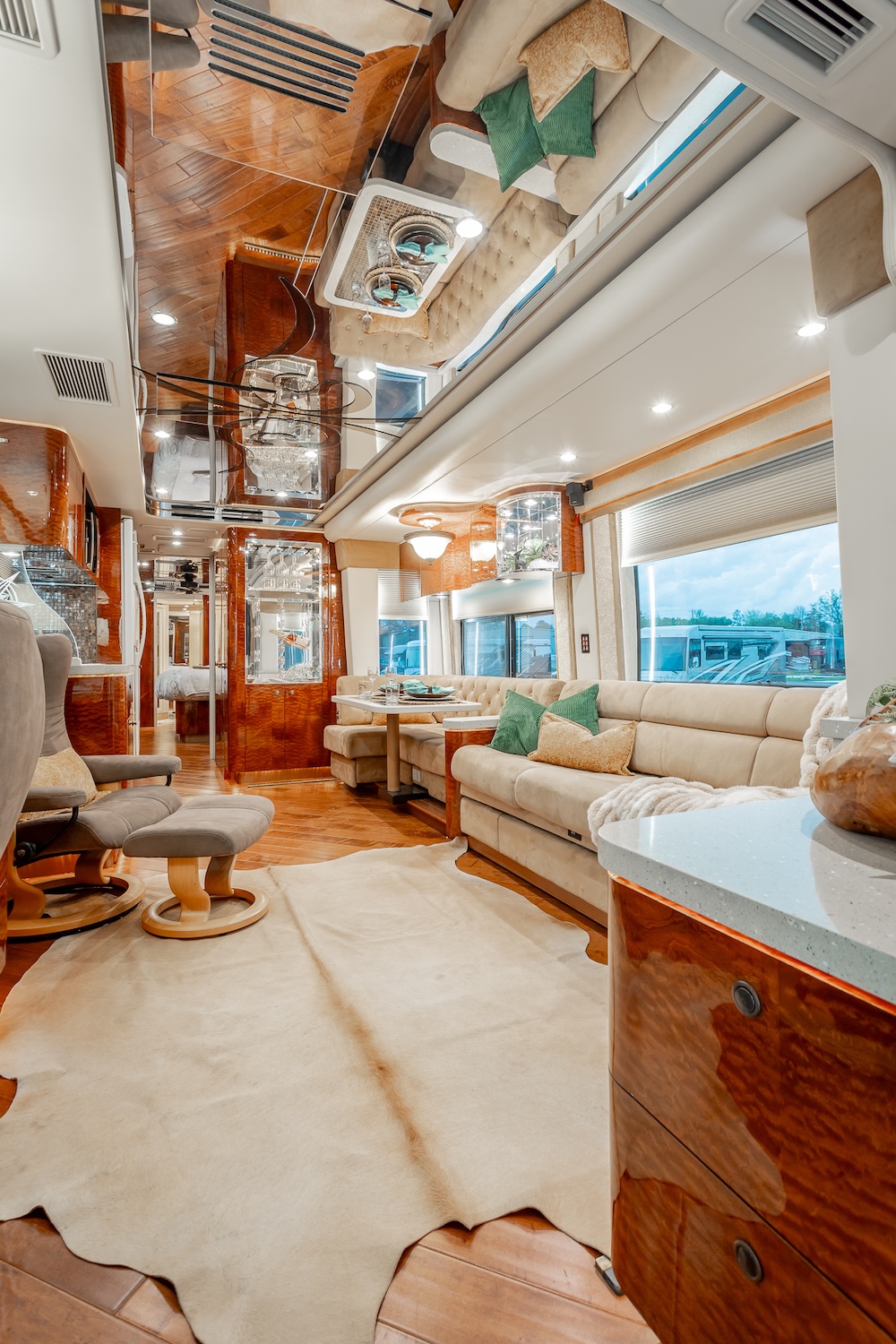 2009 Prevost Featherlite H3-45 For Sale