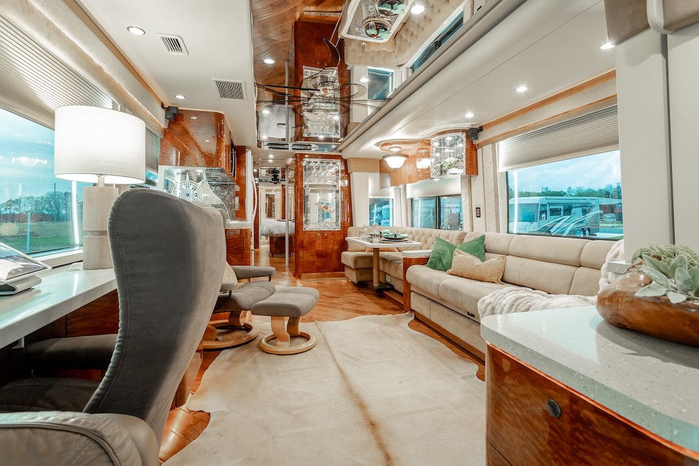 2009 Prevost Featherlite H3-45 For Sale