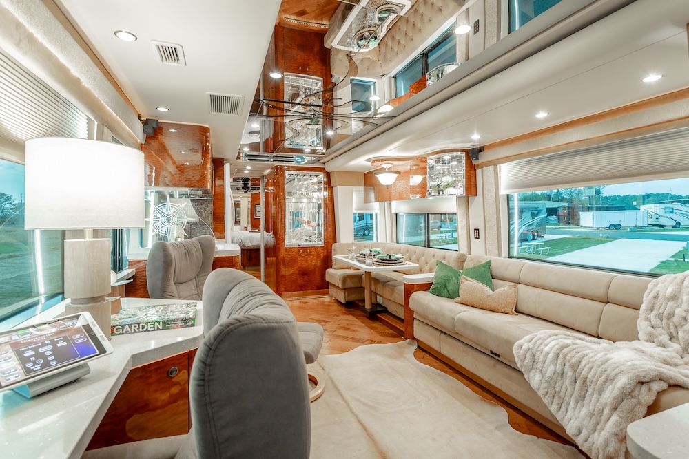 2009 Prevost Featherlite H3-45 For Sale