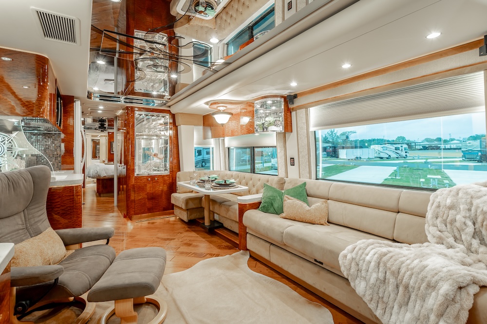 2009 Prevost Featherlite H3-45 For Sale