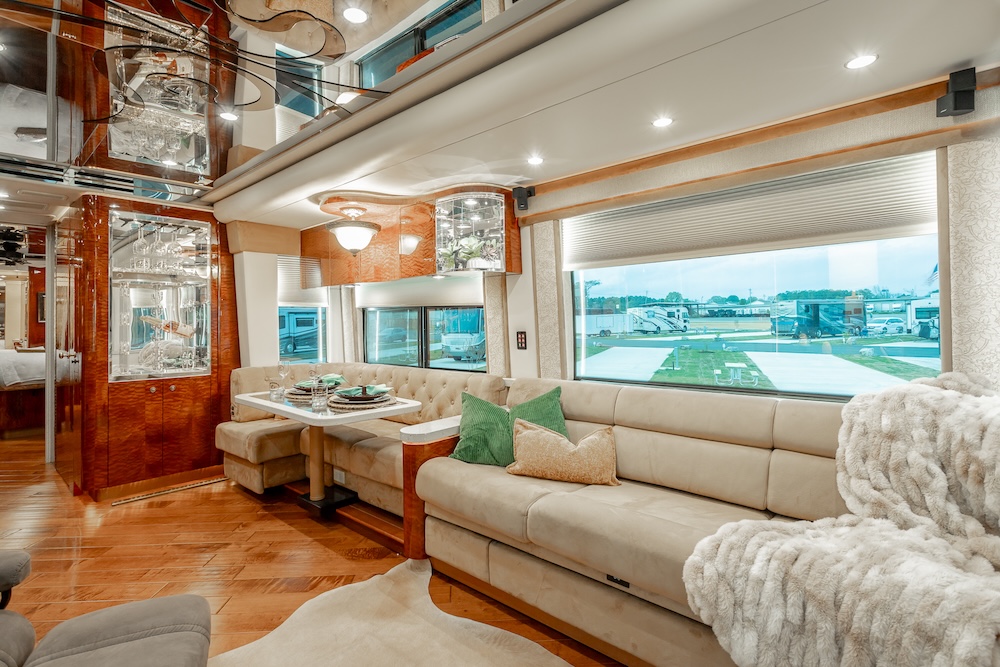 2009 Prevost Featherlite H3-45 For Sale