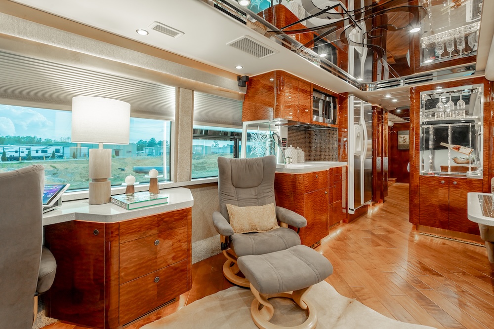 2009 Prevost Featherlite H3-45 For Sale