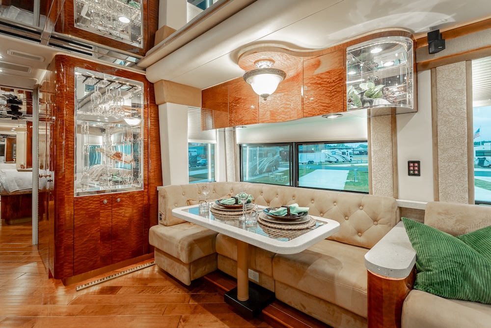 2009 Prevost Featherlite H3-45 For Sale