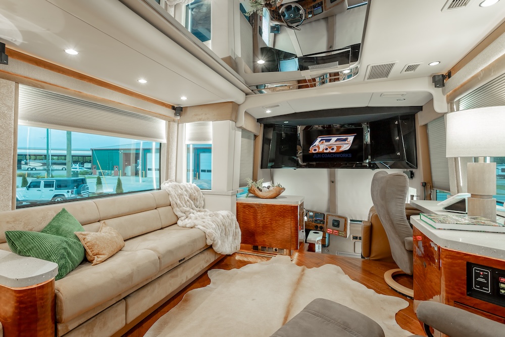 2009 Prevost Featherlite H3-45 For Sale