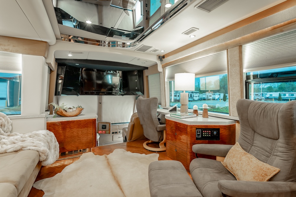 2009 Prevost Featherlite H3-45 For Sale