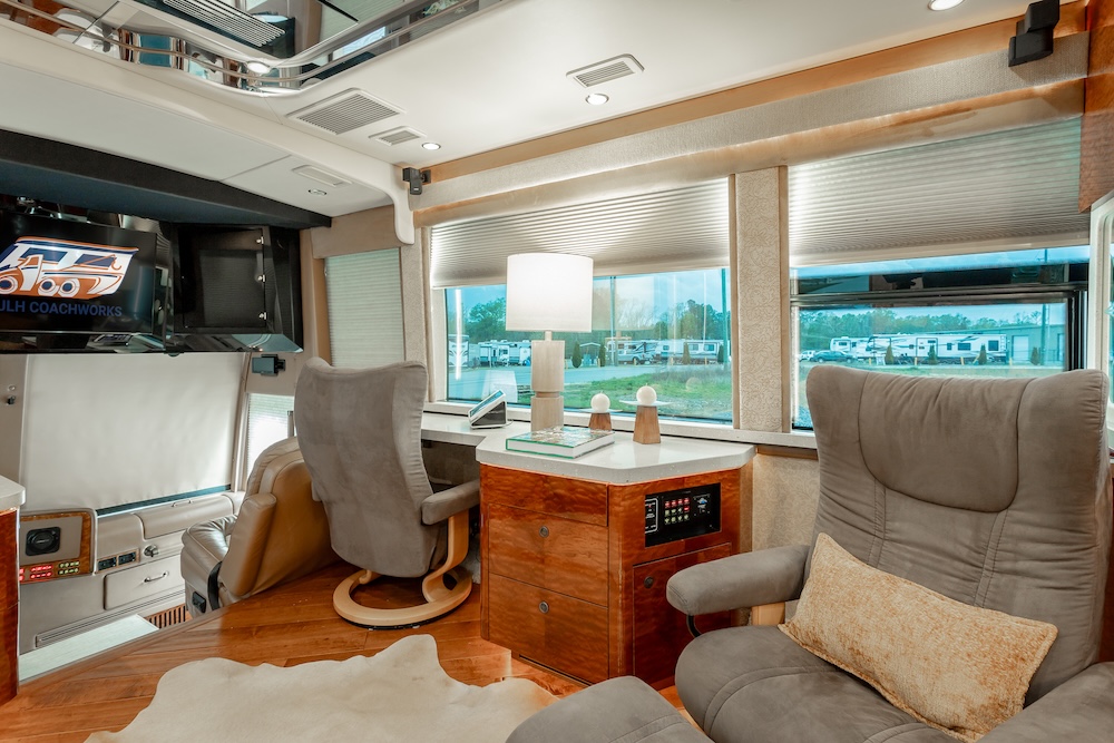 2009 Prevost Featherlite H3-45 For Sale