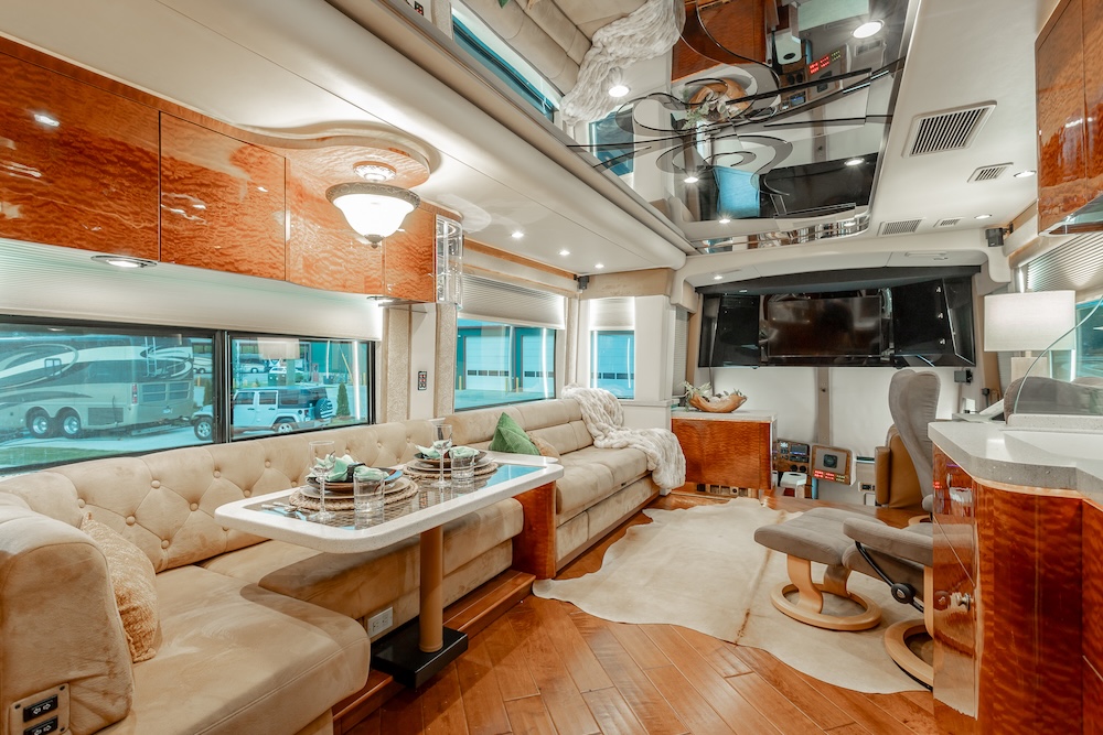 2009 Prevost Featherlite H3-45 For Sale