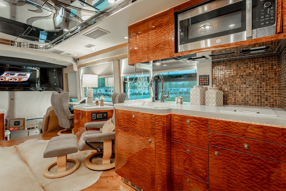2009 Prevost Featherlite H3-45 For Sale