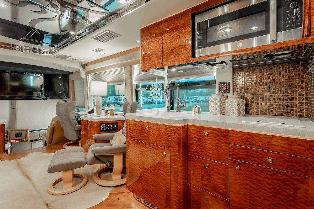 2009 Prevost Featherlite H3-45 For Sale