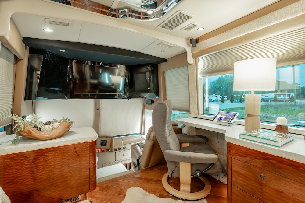 2009 Prevost Featherlite H3-45 For Sale