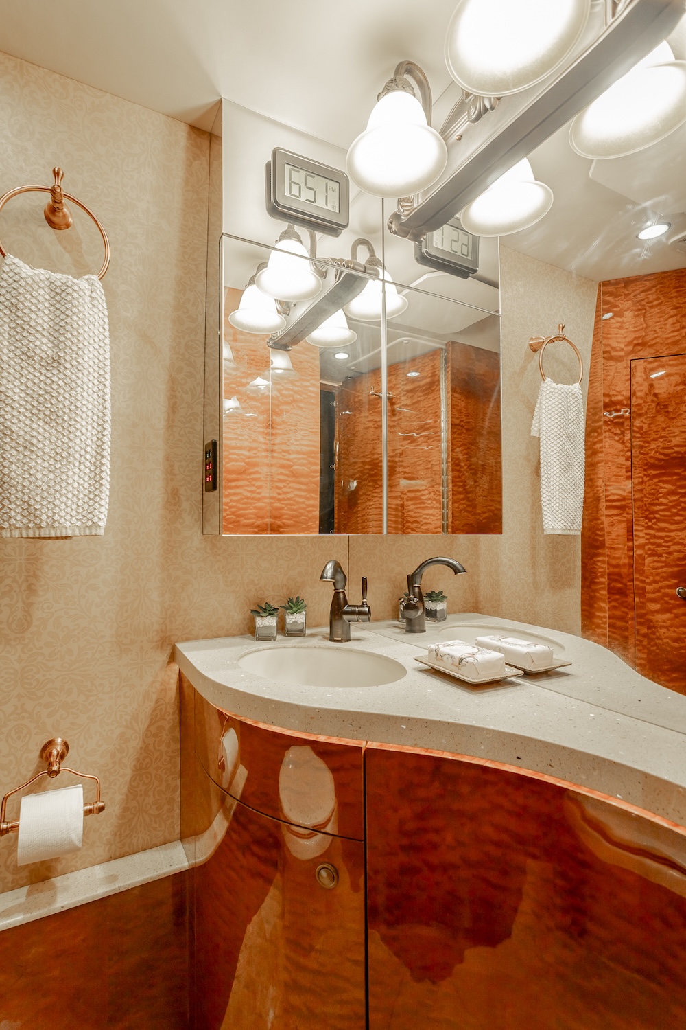 2009 Prevost Featherlite H3-45 For Sale