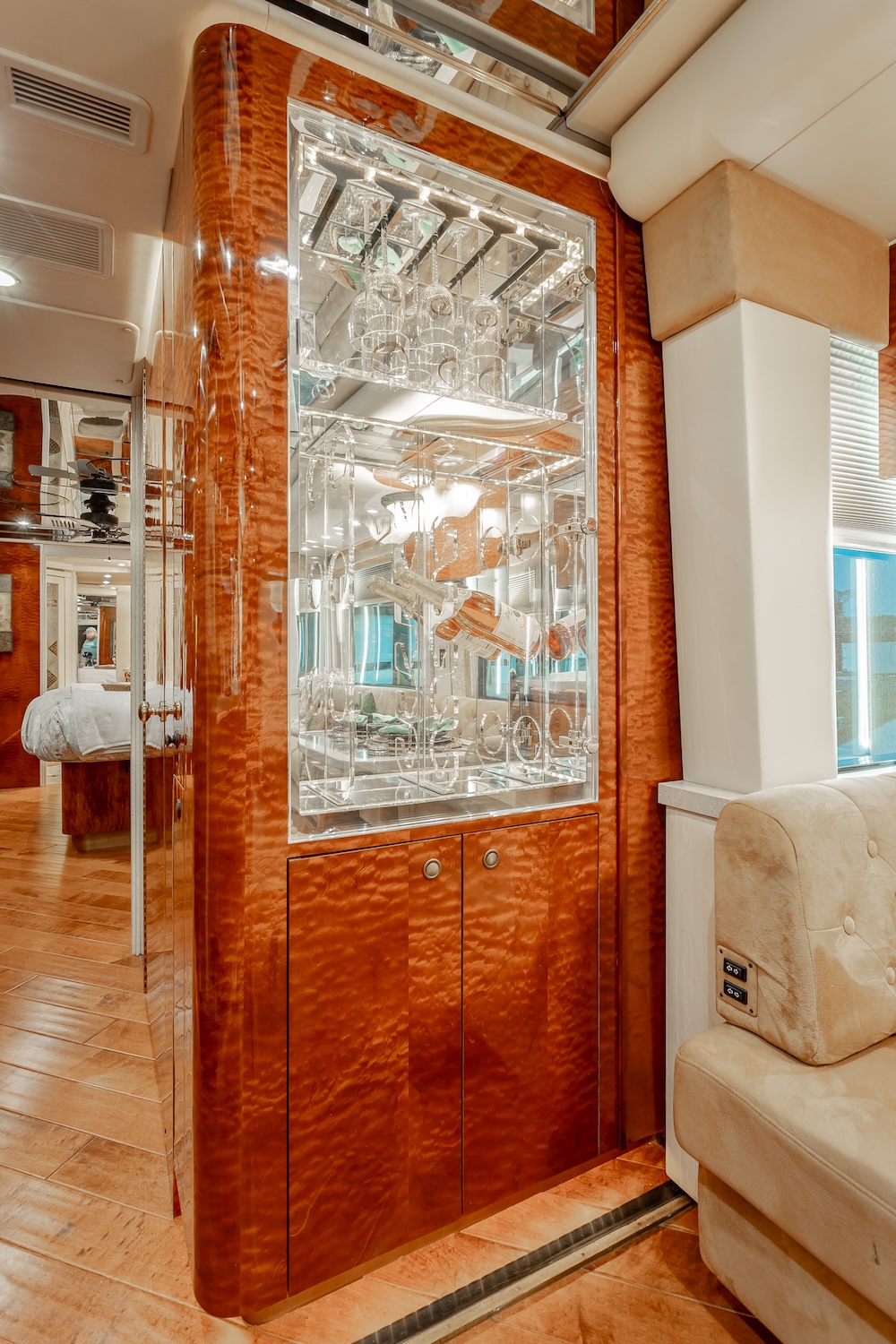 2009 Prevost Featherlite H3-45 For Sale