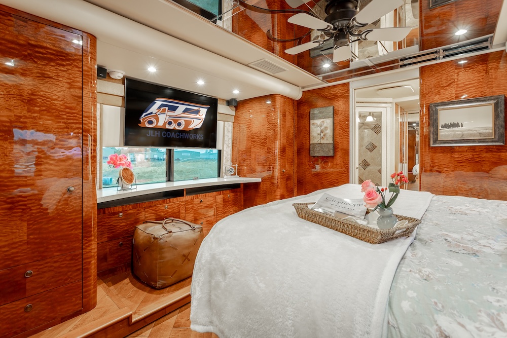 2009 Prevost Featherlite H3-45 For Sale