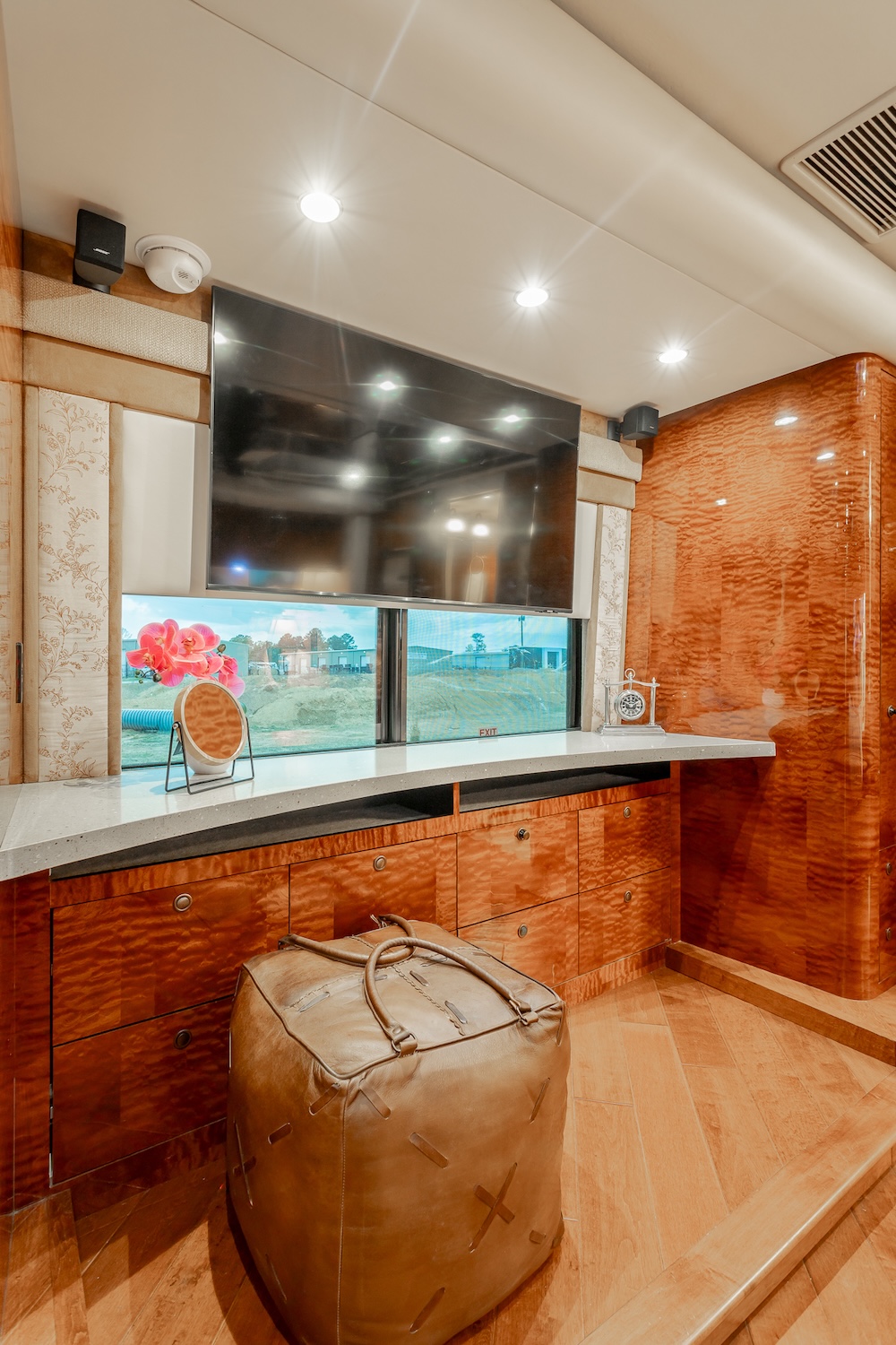 2009 Prevost Featherlite H3-45 For Sale
