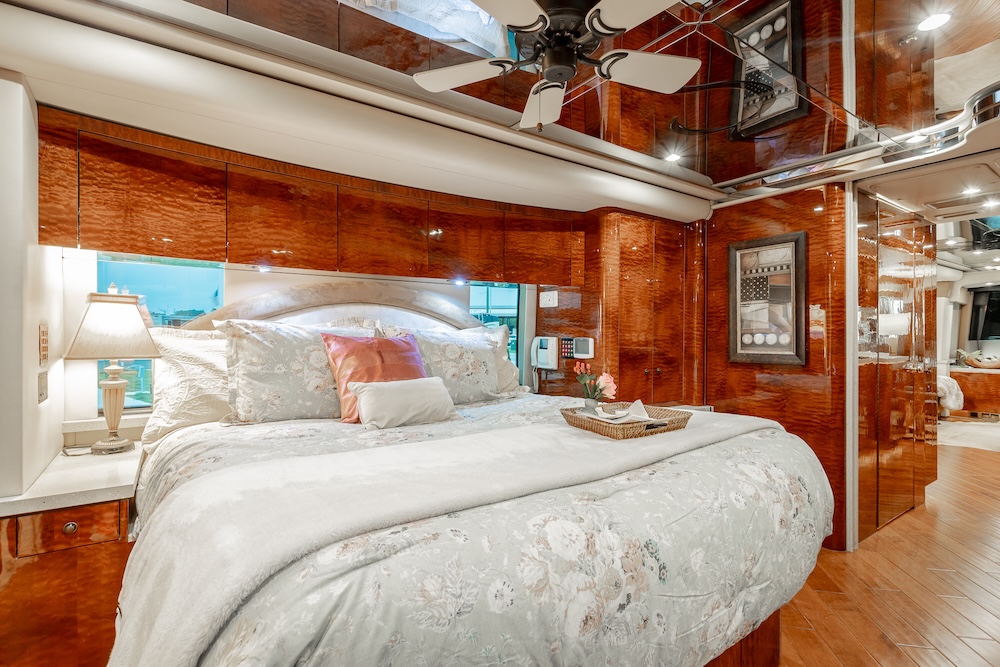 2009 Prevost Featherlite H3-45 For Sale