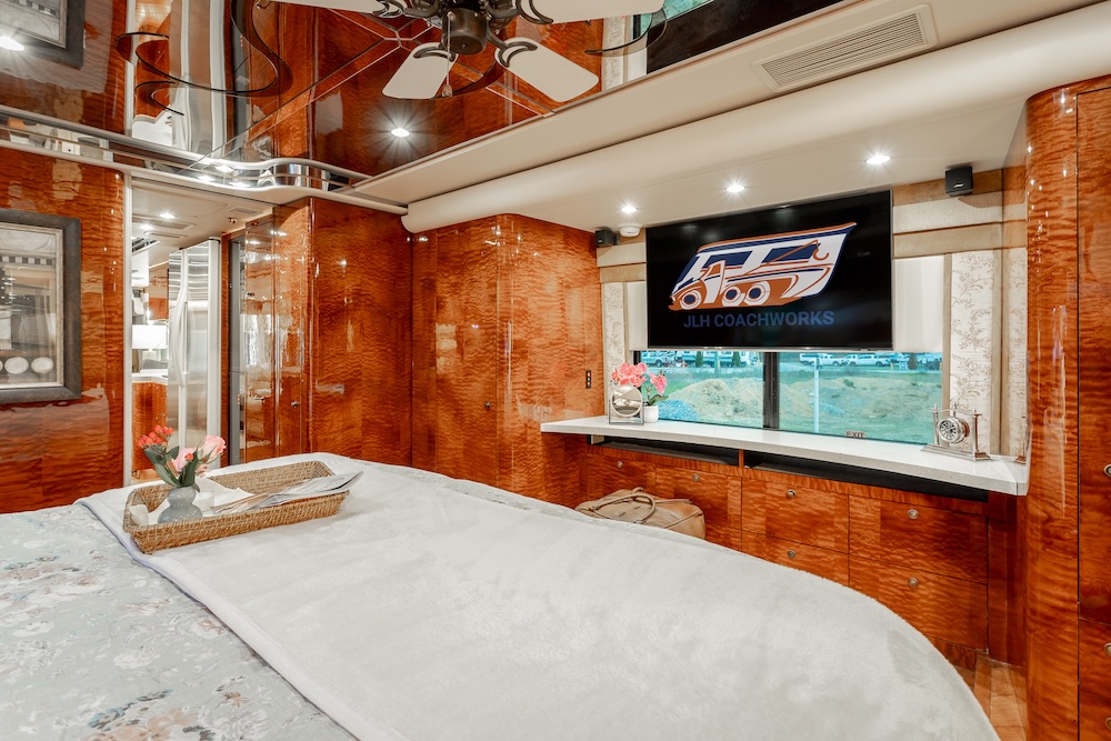 2009 Prevost Featherlite H3-45 For Sale