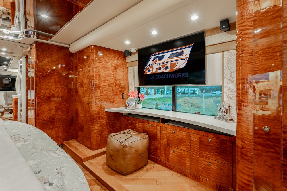2009 Prevost Featherlite H3-45 For Sale