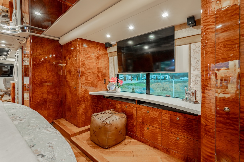 2009 Prevost Featherlite H3-45 For Sale