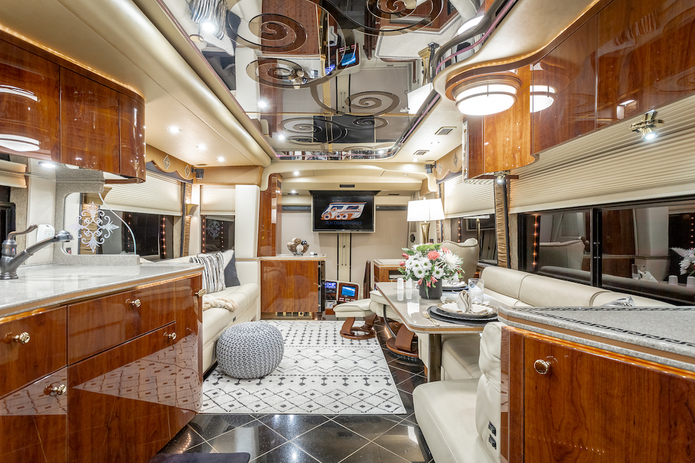 2009 Prevost Featherlite H3-45 For Sale