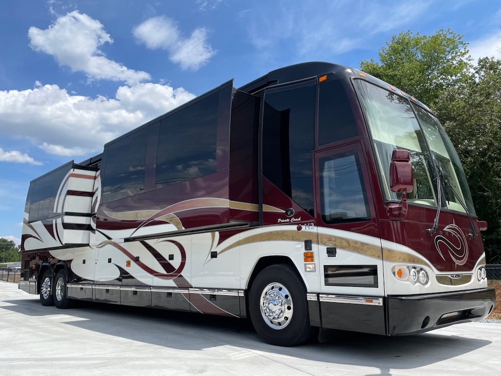 2009 Prevost Featherlite H3-45 For Sale