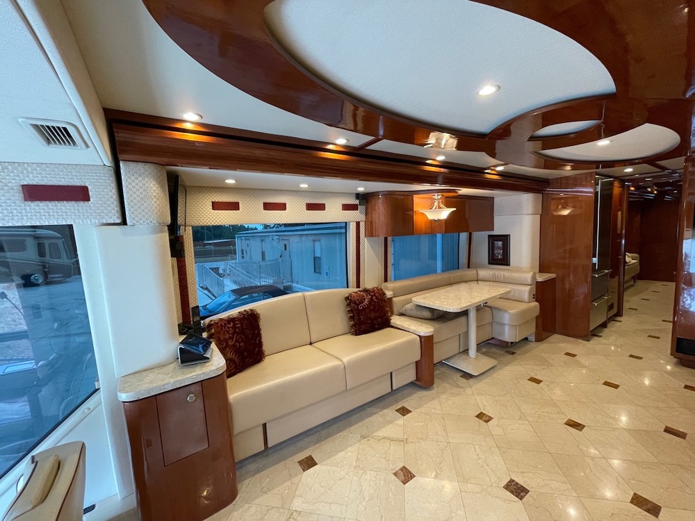 2009 Prevost Featherlite H3-45 For Sale