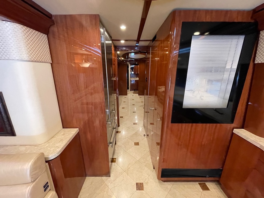 2009 Prevost Featherlite H3-45 For Sale