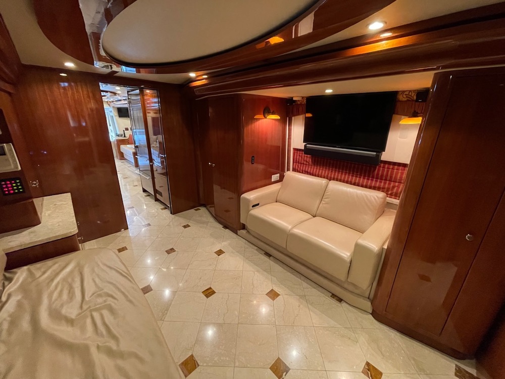 2009 Prevost Featherlite H3-45 For Sale