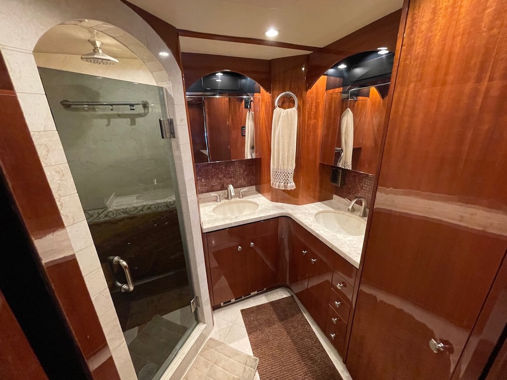 2009 Prevost Featherlite H3-45 For Sale