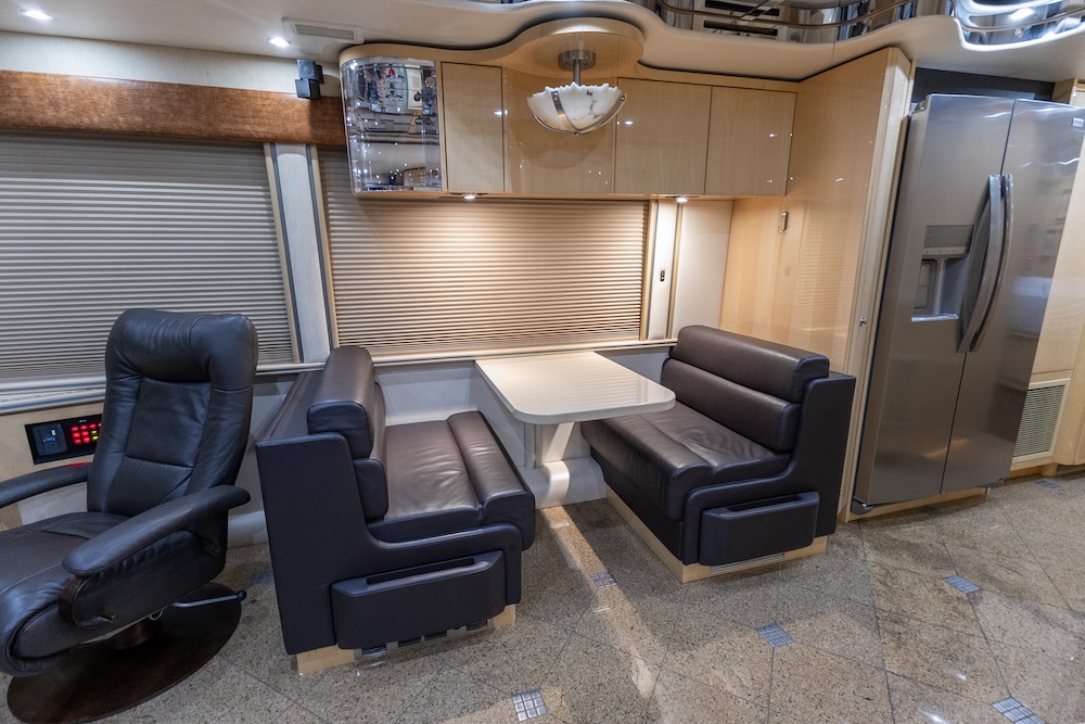 2009 Prevost Featherlite H3-45 For Sale
