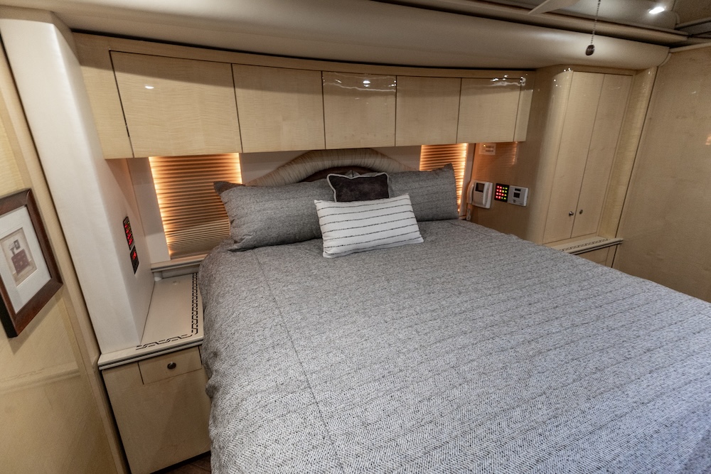 2009 Prevost Featherlite H3-45 For Sale