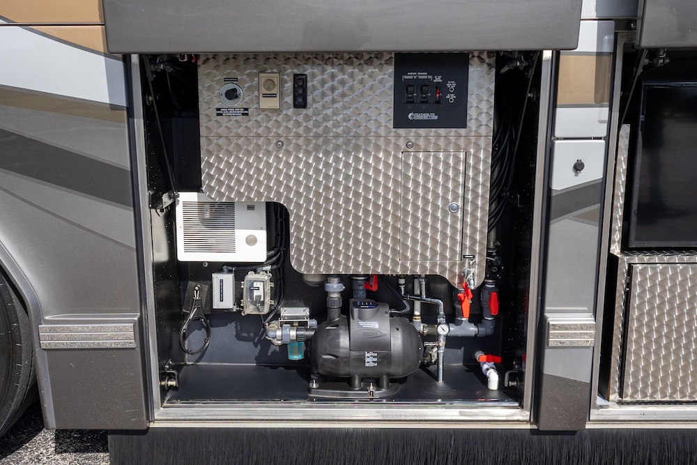 2009 Prevost Featherlite H3-45 For Sale