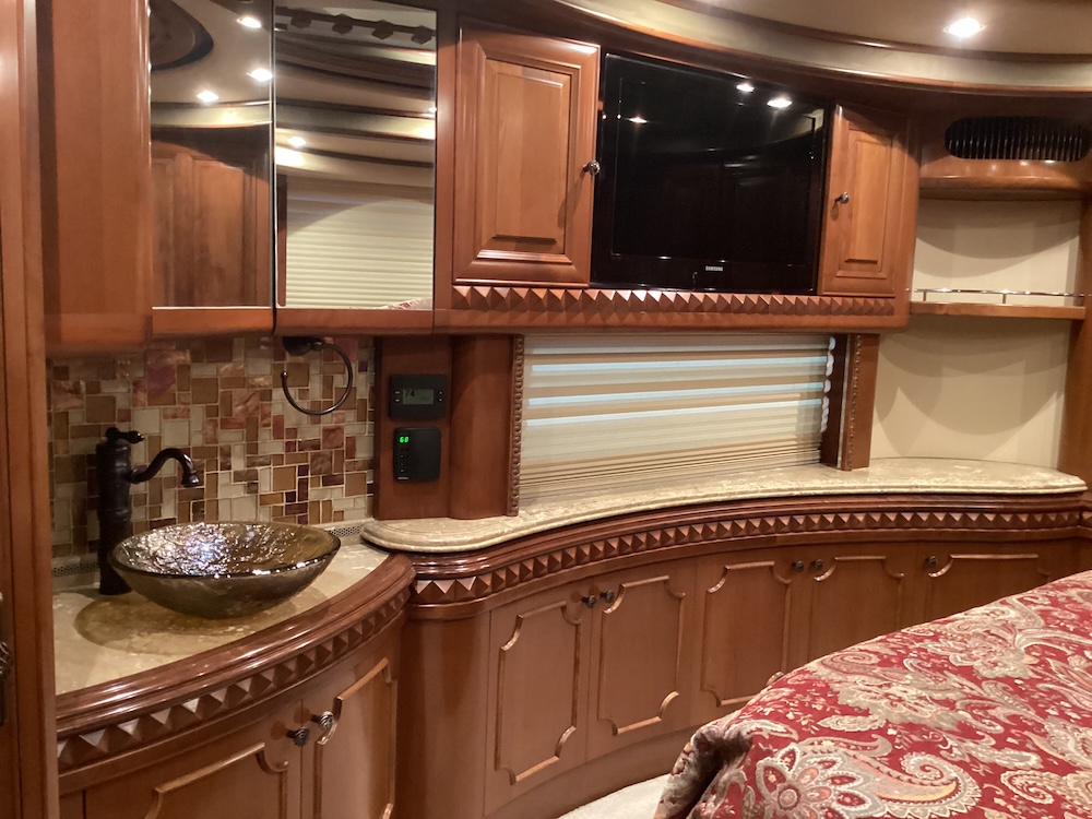 2008 Prevost H3-45 For Sale