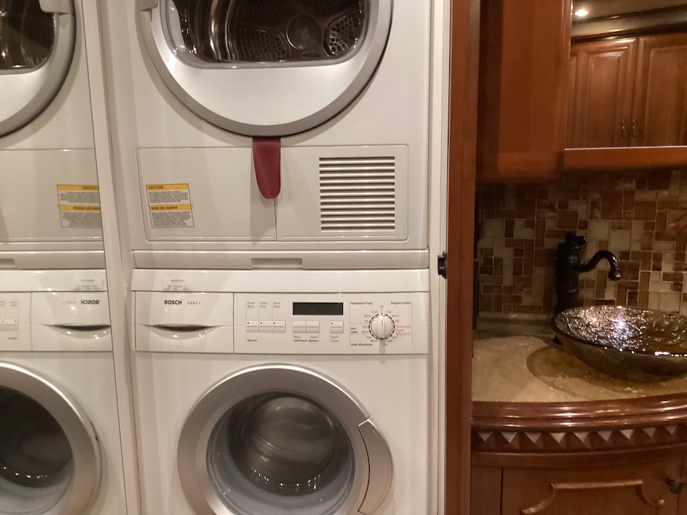 2008 Prevost H3-45 For Sale