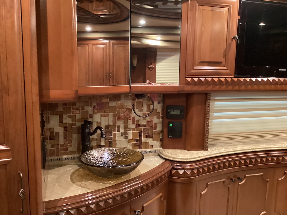 2008 Prevost H3-45 For Sale