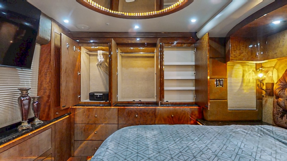 2009 Prevost Millennium H3-45 For Sale
