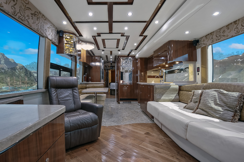 2010 Prevost Featherlite H3-45 For Sale