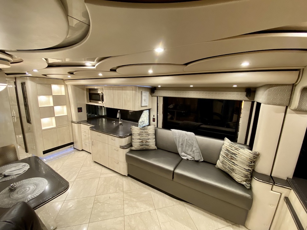 2010 Prevost Featherlite H3-45 For Sale