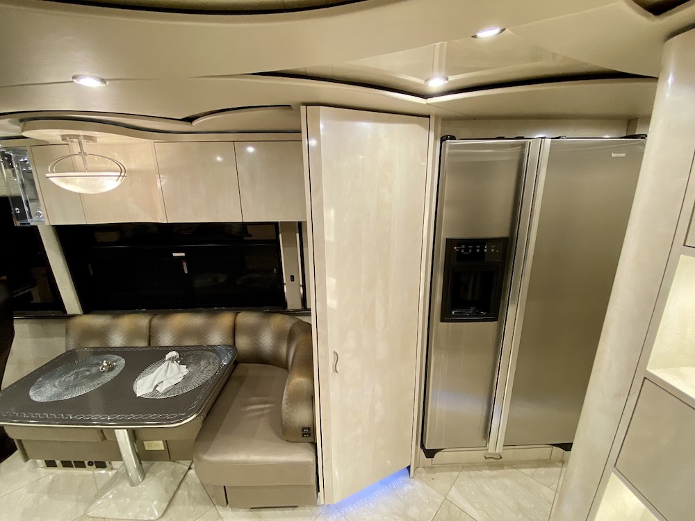 2010 Prevost Featherlite H3-45 For Sale