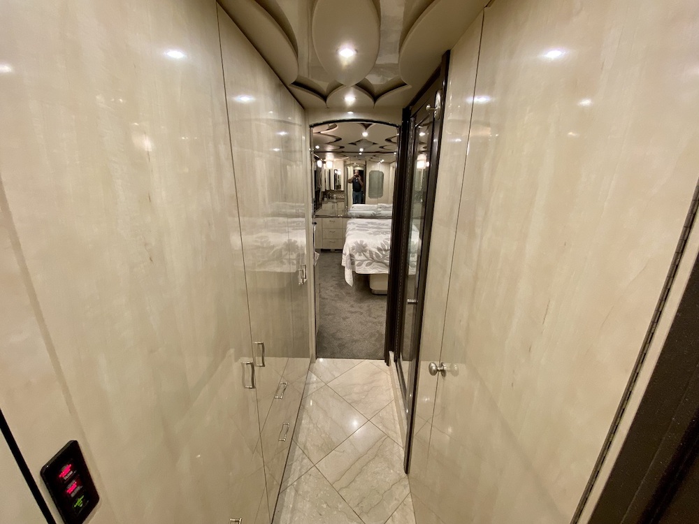 2010 Prevost Featherlite H3-45 For Sale