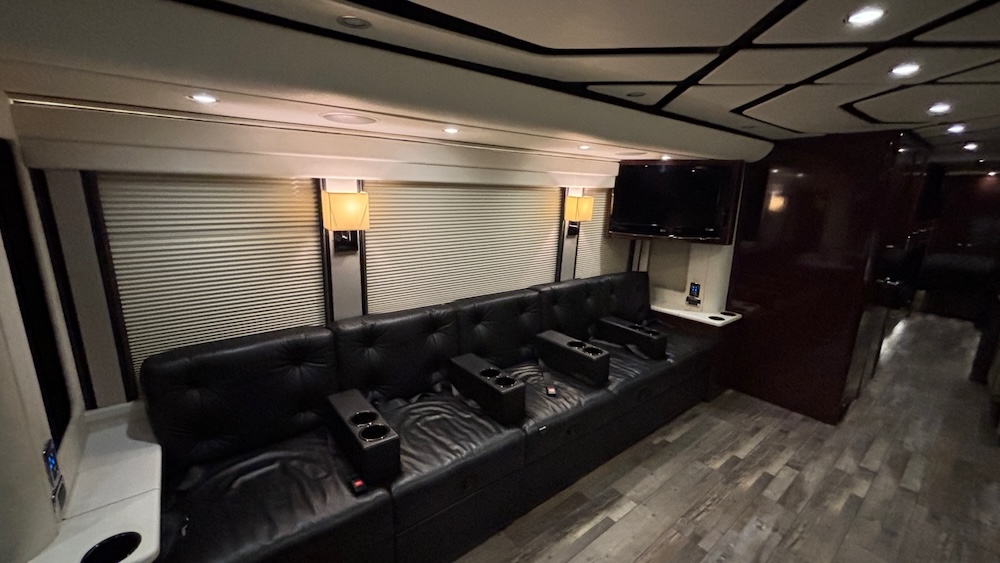 2010 Prevost Legacy H3-45 For Sale