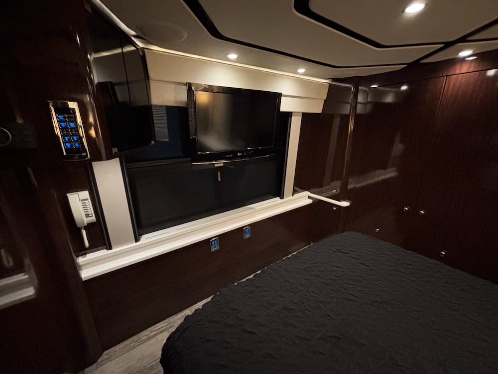 2010 Prevost Legacy H3-45 For Sale