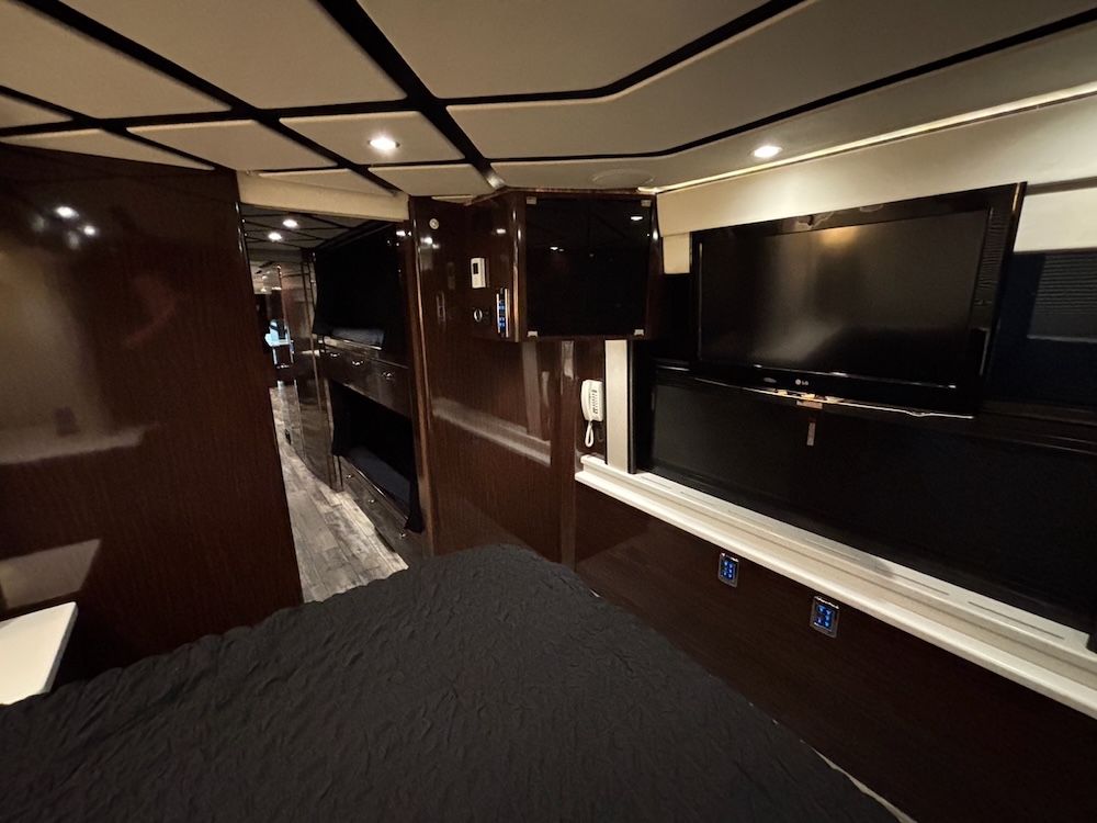 2010 Prevost Legacy H3-45 For Sale