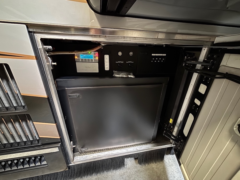 2010 Prevost Legacy H3-45 For Sale