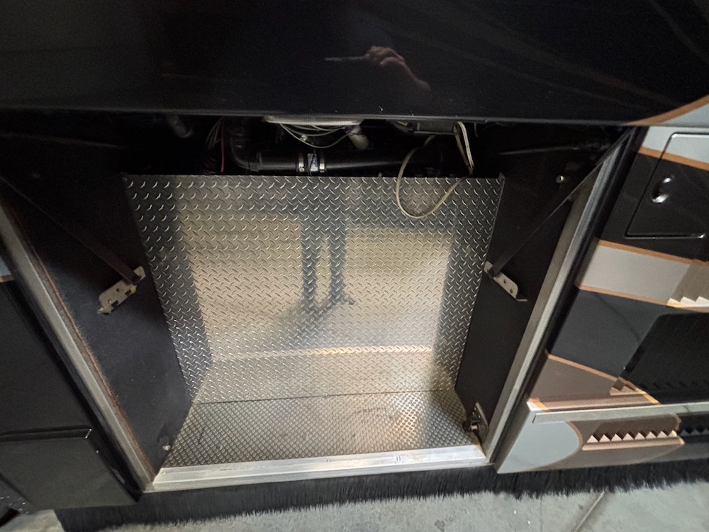 2010 Prevost Legacy H3-45 For Sale