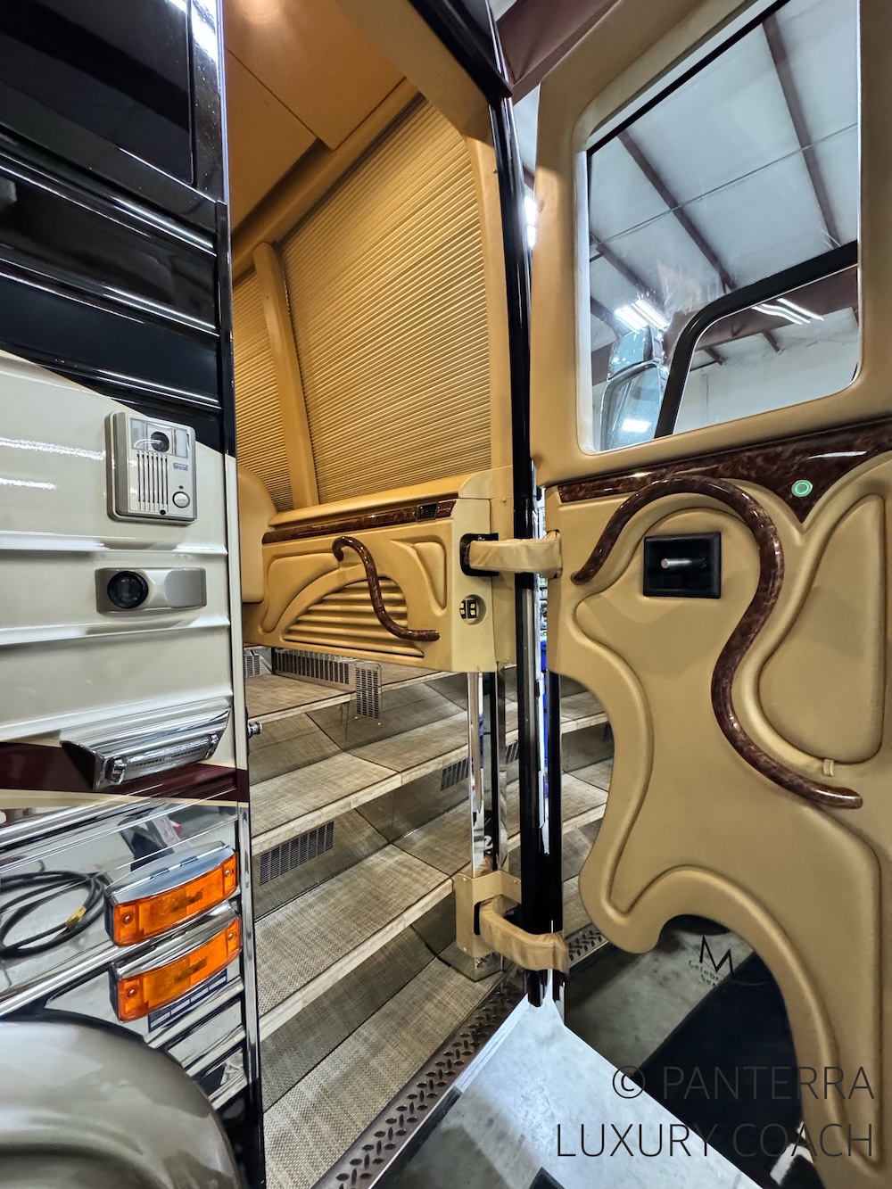 2010 Prevost Marathon XLII For Sale