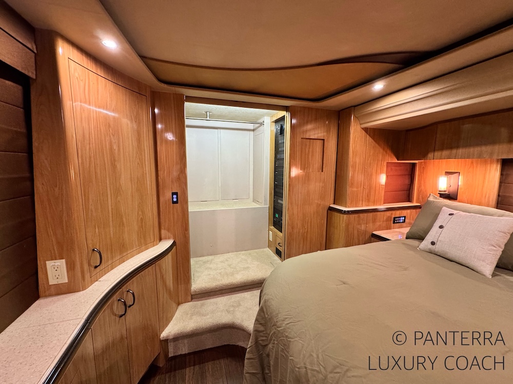 2010 Prevost Marathon XLII For Sale