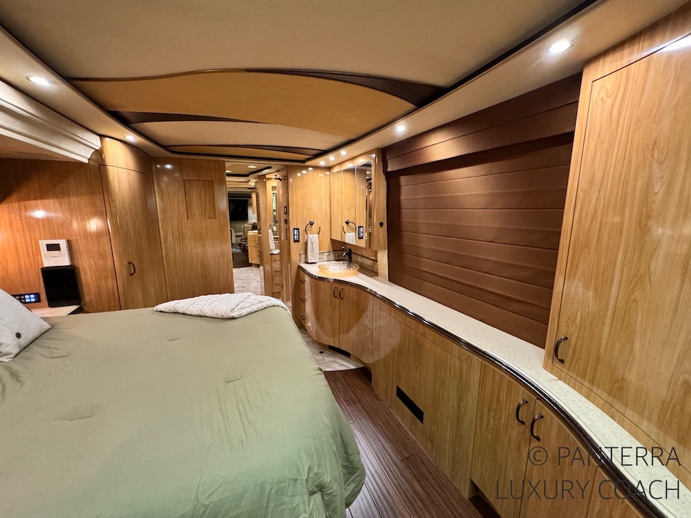 2010 Prevost Marathon XLII For Sale