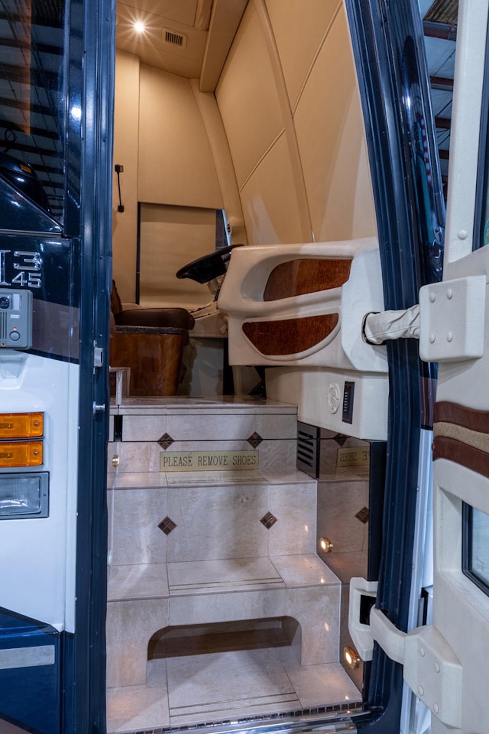 2010 Prevost Millennium H3-45 For Sale